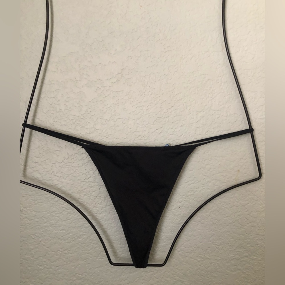 vtg Y2K v-string butterflies black best fits Medium